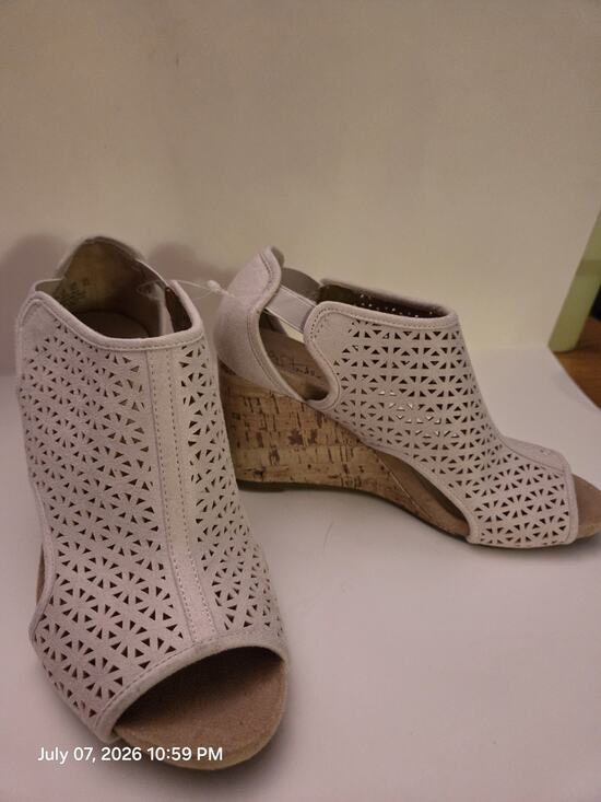 LifeStride Shoes - LifeStride Women’s Beige Cut-Out Wedge Slip-On Sandals Comfort US 8.5